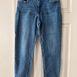 Just Black Women's Cropped Blue Jeans